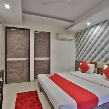 Hotel Green Apple Ґандінаґар Екстер'єр фото